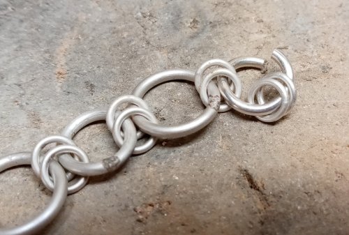 Judy Larson's Handmade Chunky Chain - , Contemporary Wire Jewelry, Making Chain, Chain Making , connect the rings